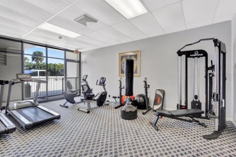 Condo in West Palm Beach, Florida, 2 bedrooms № 2190121 - photo 18