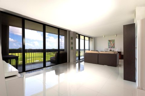 Condo in West Palm Beach, Florida, 2 bedrooms № 2190121 - photo 7