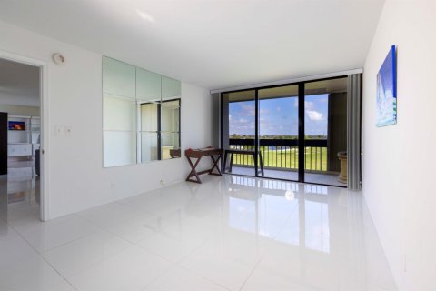 Condo in West Palm Beach, Florida, 2 bedrooms № 2190121 - photo 10