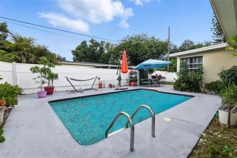 House in Pinellas Park, Florida 3 bedrooms, 110.37 sq.m. № 1854348 - photo 17