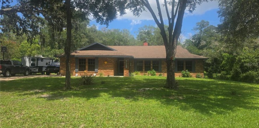 House in DeLand, Florida 3 bedrooms, 173.54 sq.m. № 2267424