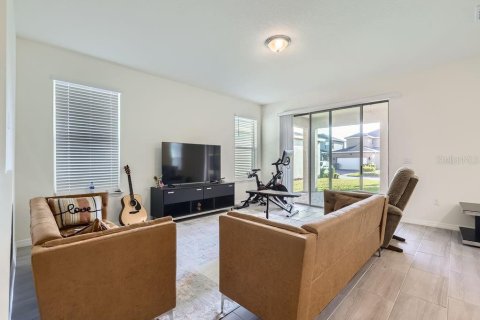 House in Winter Garden, Florida 4 bedrooms, 229.84 sq.m. № 1622185 - photo 4