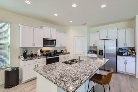 House in Winter Garden, Florida 4 bedrooms, 229.84 sq.m. № 1622185 - photo 10