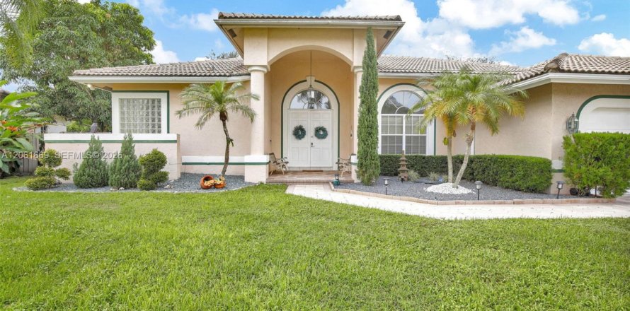 Casa en Plantation, Florida 4 dormitorios, 242.66 m2 № 2176916