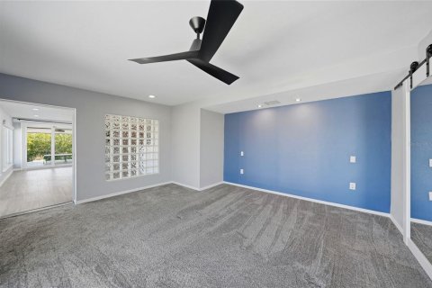 House in Port Charlotte, Florida 3 bedrooms, 152.45 sq.m. № 2150951 - photo 11