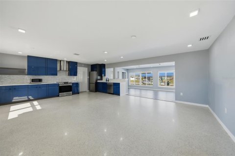 House in Port Charlotte, Florida 3 bedrooms, 152.45 sq.m. № 2150951 - photo 7