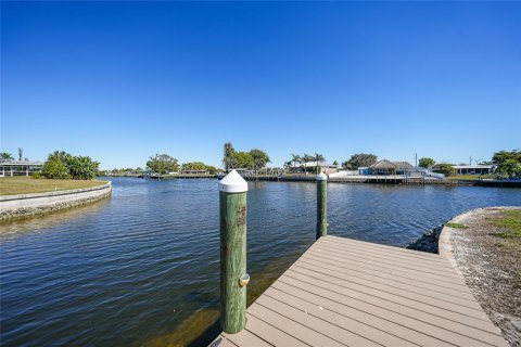 House in Port Charlotte, Florida 3 bedrooms, 152.45 sq.m. № 2150951 - photo 27
