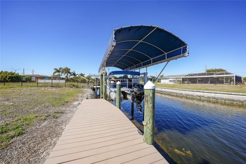 House in Port Charlotte, Florida 3 bedrooms, 152.45 sq.m. № 2150951 - photo 29