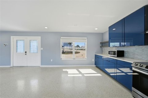 House in Port Charlotte, Florida 3 bedrooms, 152.45 sq.m. № 2150951 - photo 4