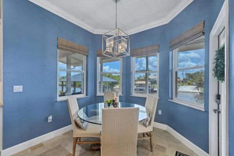 House in Port Charlotte, Florida 4 bedrooms, 355.35 sq.m. № 1810060 - photo 17