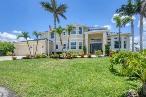 House in Port Charlotte, Florida 4 bedrooms, 355.35 sq.m. № 1810060 - photo 7