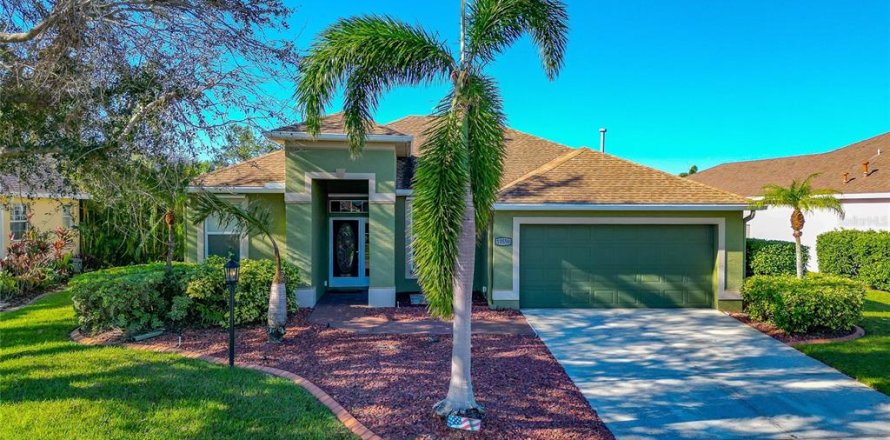 House in Bradenton, Florida 3 bedrooms, 162.21 sq.m. № 1444344