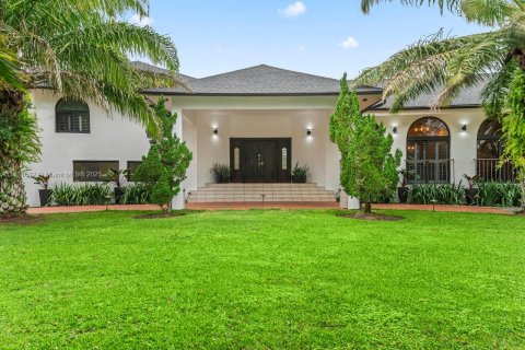 House in Miami, Florida 5 bedrooms, 371.24 sq.m. № 1978498
