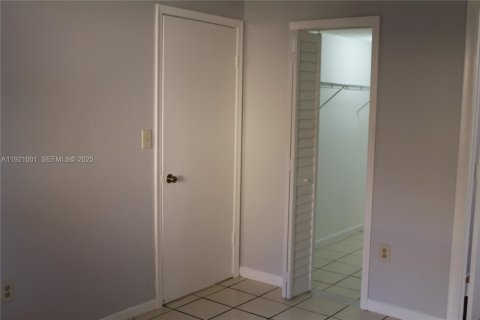 Condominio en alquiler en Sweetwater, Florida, 3 dormitorios, 94.3 m2 № 1975410 - foto 12