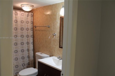 Condominio en alquiler en Sweetwater, Florida, 3 dormitorios, 94.3 m2 № 1975410 - foto 13