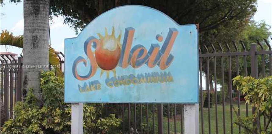 Condominio en Sweetwater, Florida, 3 dormitorios  № 1975410