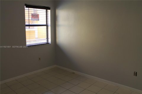 Condominio en alquiler en Sweetwater, Florida, 3 dormitorios, 94.3 m2 № 1975410 - foto 21