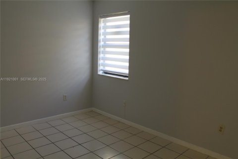 Condominio en alquiler en Sweetwater, Florida, 3 dormitorios, 94.3 m2 № 1975410 - foto 22