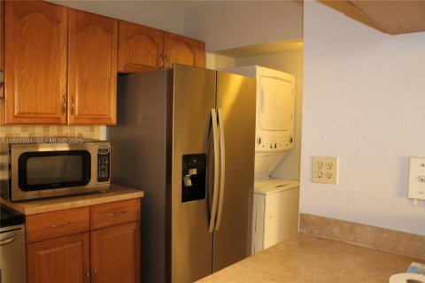 Condominio en alquiler en Sweetwater, Florida, 3 dormitorios, 94.3 m2 № 1975410 - foto 17