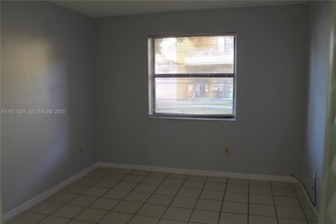 Condominio en alquiler en Sweetwater, Florida, 3 dormitorios, 94.3 m2 № 1975410 - foto 11