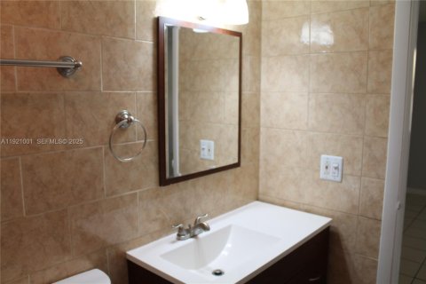 Condominio en alquiler en Sweetwater, Florida, 3 dormitorios, 94.3 m2 № 1975410 - foto 14