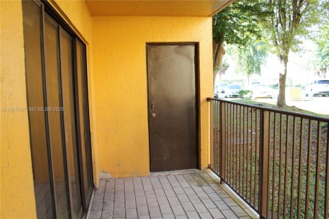 Condominio en alquiler en Sweetwater, Florida, 3 dormitorios, 94.3 m2 № 1975410 - foto 25