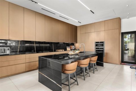 Villa ou maison à louer à Miami Beach, Floride: 7 chambres, 683.39 m2 № 2079929 - photo 14
