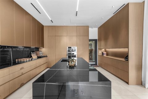 Villa ou maison à louer à Miami Beach, Floride: 7 chambres, 683.39 m2 № 2079929 - photo 15