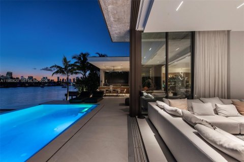 House in Miami Beach, Florida 7 bedrooms, 683.39 sq.m. № 2079929 - photo 27