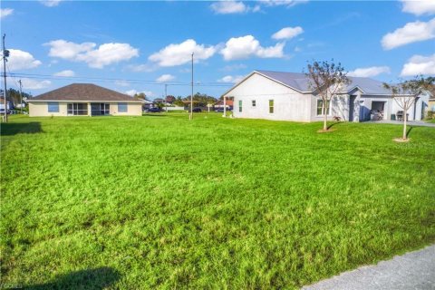 Terreno en venta en Cape Coral, Florida № 1841744 - foto 11