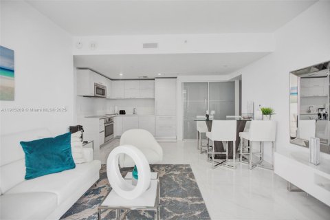 Condominio en venta en Miami, Florida, 1 dormitorio, 60.29 m2 № 2169188 - foto 13