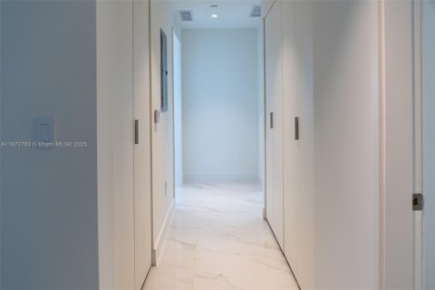 Снять в аренду кондоминиум в Майами, Флорида 3 спальни, 152.45м2, № 1898271 - фото 24