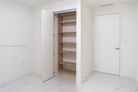 Снять в аренду кондоминиум в Майами, Флорида 3 спальни, 152.45м2, № 1898271 - фото 27