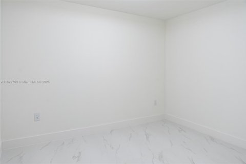 Снять в аренду кондоминиум в Майами, Флорида 3 спальни, 152.45м2, № 1898271 - фото 28