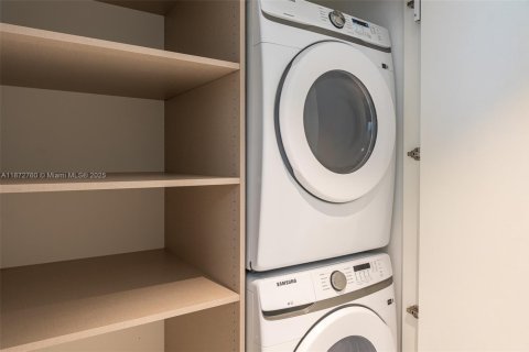 Снять в аренду кондоминиум в Майами, Флорида 3 спальни, 152.45м2, № 1898271 - фото 25