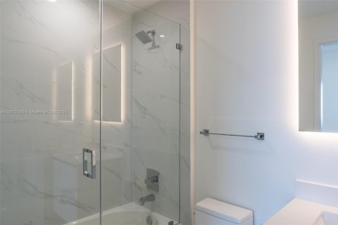 Снять в аренду кондоминиум в Майами, Флорида 3 спальни, 152.45м2, № 1898271 - фото 30