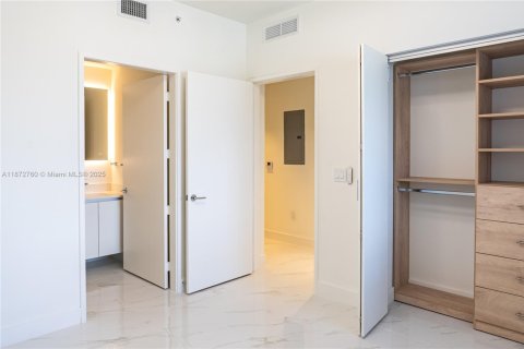 Снять в аренду кондоминиум в Майами, Флорида 3 спальни, 152.45м2, № 1898271 - фото 29