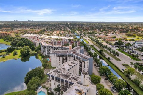 Condo in Miami, Florida, 2 bedrooms  № 1970353 - photo 17