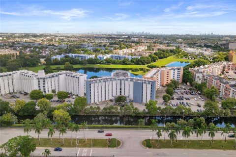 Condo in Miami, Florida, 2 bedrooms  № 1970353 - photo 18