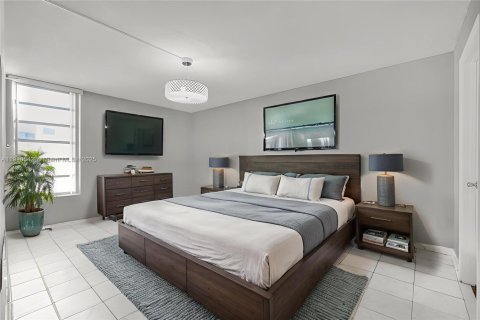 Condo in Miami, Florida, 2 bedrooms  № 1970353 - photo 3