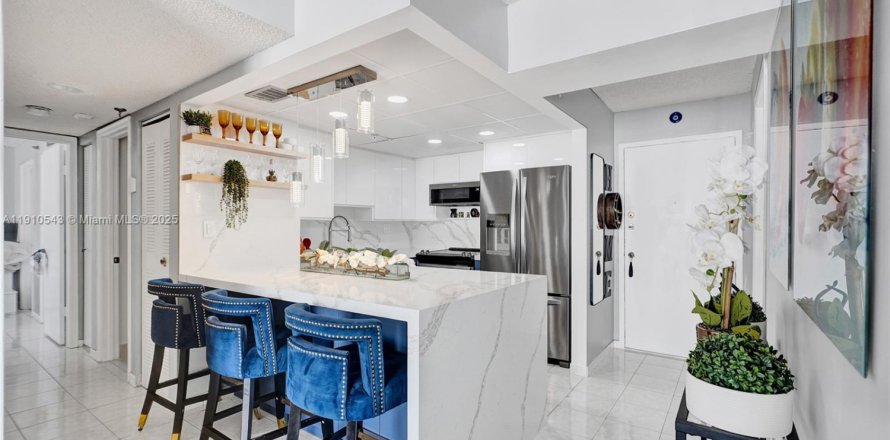 Condo in Miami, Florida, 2 bedrooms  № 1970353
