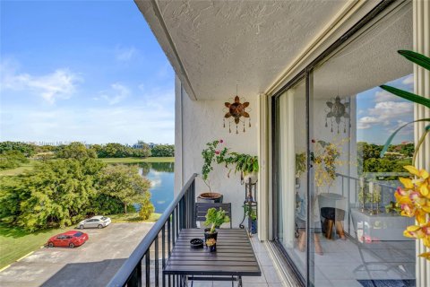 Condo in Miami, Florida, 2 bedrooms  № 1970353 - photo 10