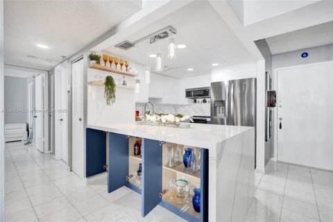 Condo in Miami, Florida, 2 bedrooms  № 1970353 - photo 24