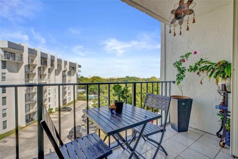 Condo in Miami, Florida, 2 bedrooms  № 1970353 - photo 19