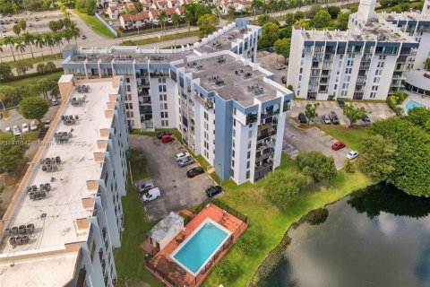 Condo in Miami, Florida, 2 bedrooms  № 1970353 - photo 21