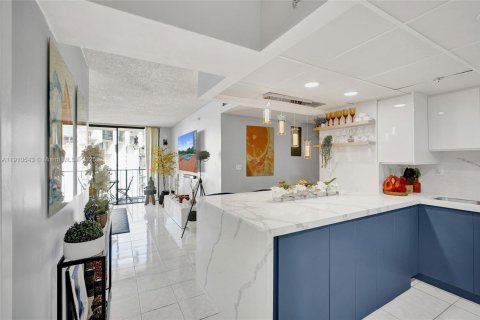 Condo in Miami, Florida, 2 bedrooms  № 1970353 - photo 5