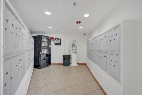 Condo in Miami, Florida, 2 bedrooms  № 1970353 - photo 27