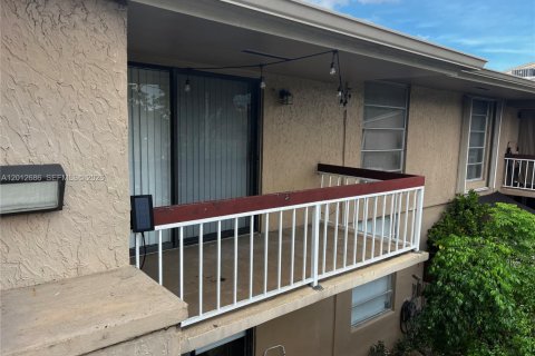 Condominio en alquiler en Miami, Florida, 1 dormitorio, 69.68 m2 № 2076480 - foto 9