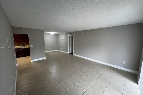 Condominio en Miami, Florida, 1 dormitorio  № 2076480