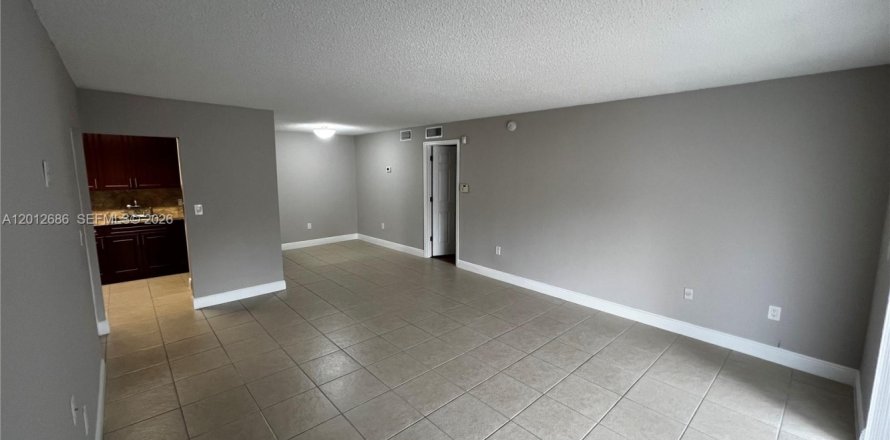 Condominio en Miami, Florida, 1 dormitorio  № 2076480